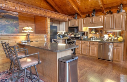 Gatlinburg - Pigeon Forge Cabin | Amazing View -Smoky Mountain View Getaway ~ Cozy Feel, Like Home!