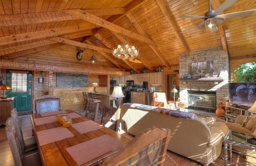 Gatlinburg - Pigeon Forge Cabin | Amazing View -Smoky Mountain View Getaway ~ Cozy Feel, Like Home!
