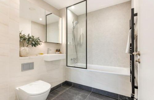 Tower Hamlets Apartment | Amazing Views Canary Wharf Large Penthouse sleeps up to 6