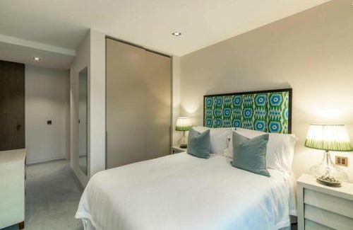 Tower Hamlets Apartment | Amazing Views Canary Wharf Large Penthouse sleeps up to 6