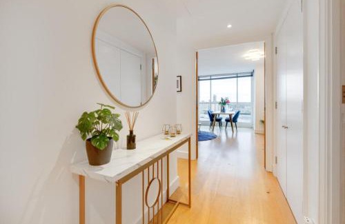 Tower Hamlets Apartment | Amazing Views Canary Wharf Large Penthouse sleeps up to 6