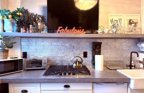 Union City Apartment | Amazing views of NYC+Patio 10 mins from NYC