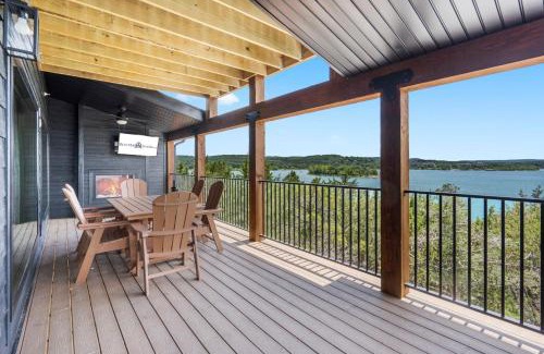 Hollister Cabin | Amazing Views of Table Rock, Pvt Hot Tub, Theatre Room, Free Daily Tickets to Branson Attractions!