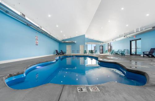Hollister Cabin | Amazing Views of Table Rock, Pvt Hot Tub, Theatre Room, Free Daily Tickets to Branson Attractions!