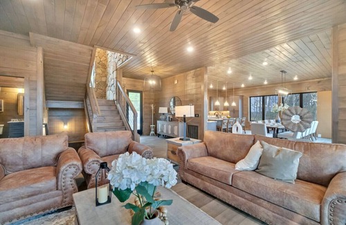 Walland Cabin | Amazing Views Rustic Lodge - Indoor Pool, Firepit, and Gameroom!