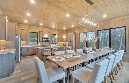 Walland Cabin | Amazing Views Rustic Lodge - Indoor Pool, Firepit, and Gameroom!