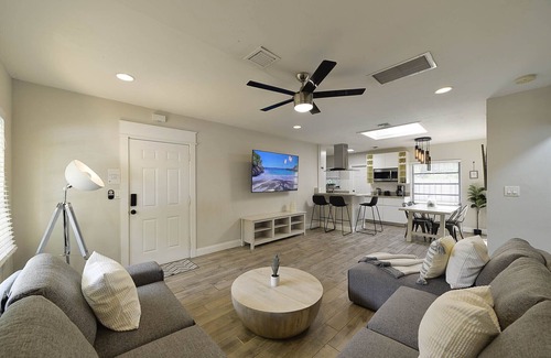 Victoria Park Villa | Amazing villa with 9 bedrooms, pool, and location!