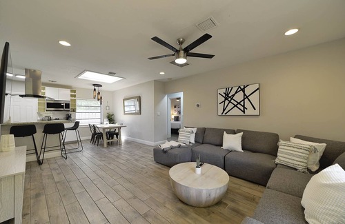 Victoria Park Villa | Amazing villa with 9 bedrooms, pool, and location!