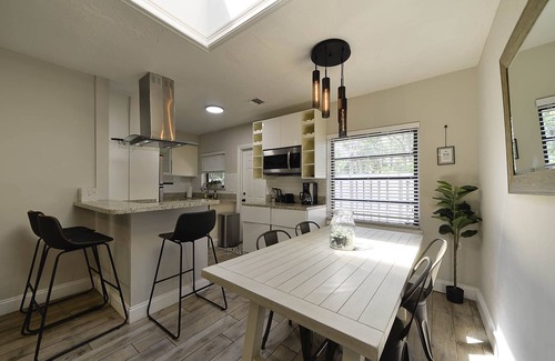 Victoria Park Villa | Amazing villa with 9 bedrooms, pool, and location!