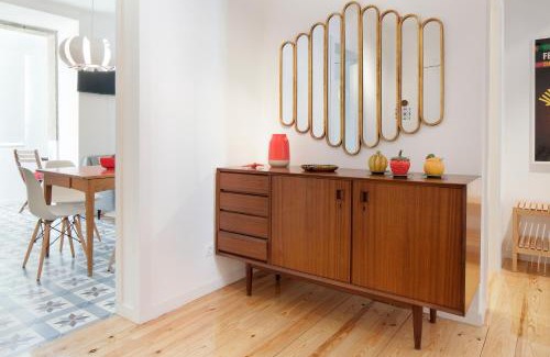 Sao Bento Apartment | Amazing Vintage Flat with shared Garden in Principe Real Lisbon