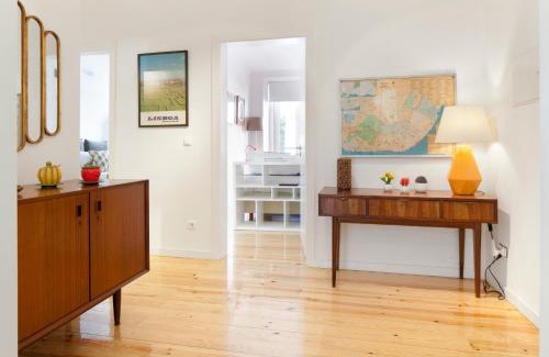Sao Bento Apartment | Amazing Vintage Flat with shared Garden in Principe Real Lisbon