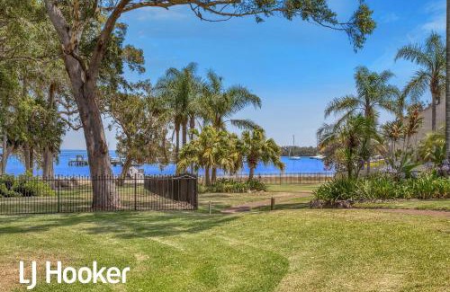 Soldiers Point House | Amazing waterfront location