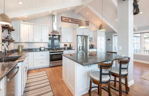 Gilford House | AMAZING WINNIPESAUKEE VIEWS Heated Pool Hot Tub AUGUST 30th WEEK SPECIAL