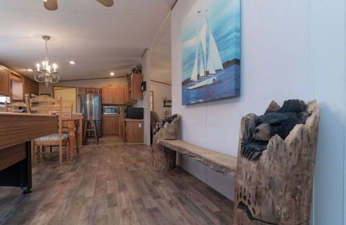 Lake Norman of Catawba House | Amazingly Affordable Lakefront Home 4BR/2BA w/Fire Pit & Kayaks on Lake Norman