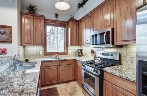 Four O'Clock Condo | Amber Sky - Ski-In/Ski-Out by RedAwning