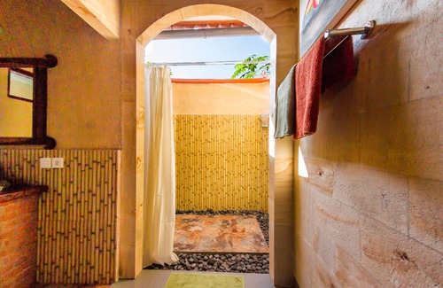 Amed Hotel | Amed Harmony Cafe and Bungalows