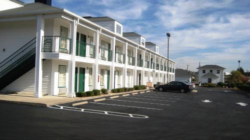 Lenoir Hotel | American Motel - Lenoir