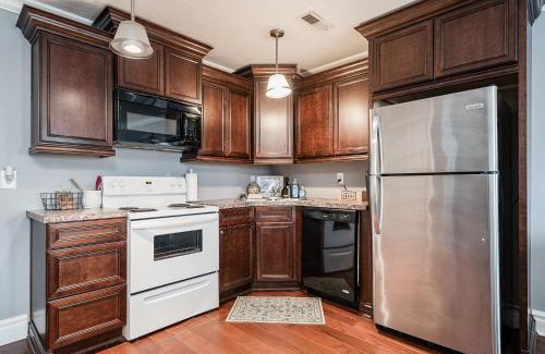 Jeffersonville Apartment | American Pharaoh Twin Spires Suite