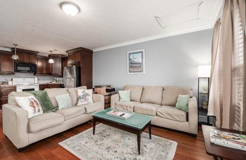 Jeffersonville Apartment | American Pharaoh Twin Spires Suite