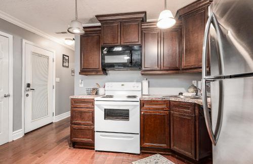 Jeffersonville Apartment | American Pharaoh Twin Spires Suite