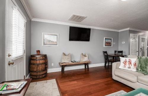 Jeffersonville Apartment | American Pharaoh Twin Spires Suite