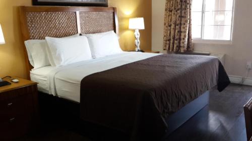 Williams Hotel | American Regency Inn