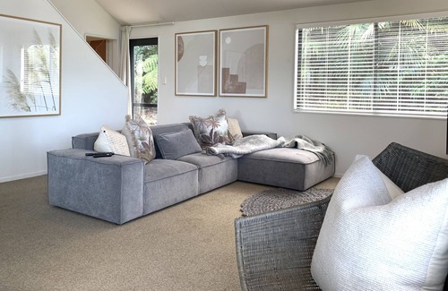 Matakana House | American Style Barn located in the popular Matakana area.