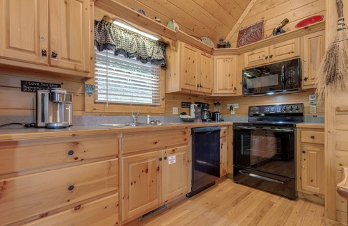 Black Bear Falls Cabin | Americana