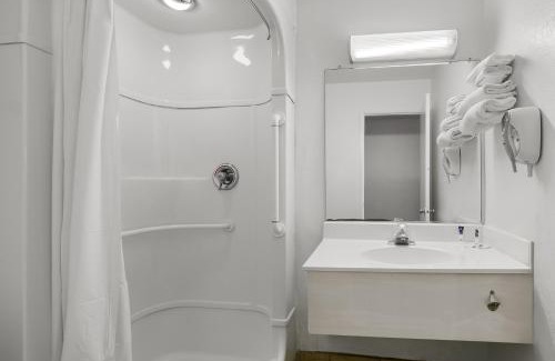 Highlands Hotel | Americas Best Value Inn - Lincoln Airport