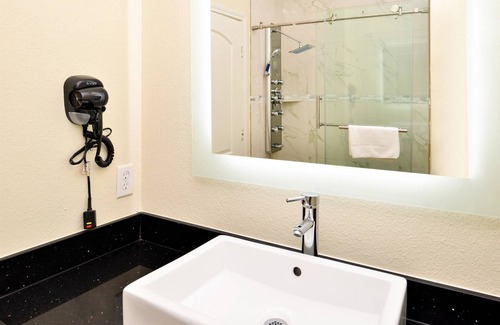 Spring Hotel | Americas Best Value Inn & Suites Spring Houston N