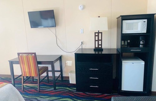 Elm Creek Hotel | Americas Best Value Inn Elm Creek