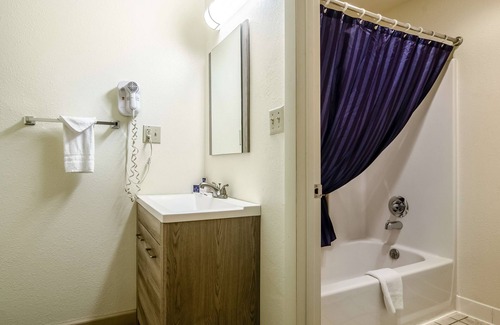 Fort Collins Hotel | Americas Best Value Inn & Suites Ft. Collins E at I-25