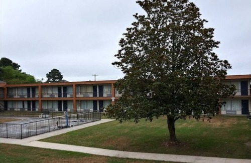 Wilson Apartment | Americas Best Value Inn Wilson UNIT 10 2 BEDS GROUND FLOOR