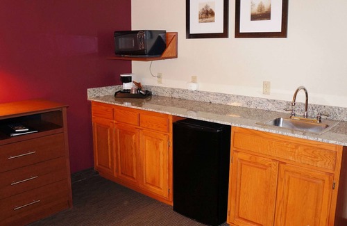 Baldwin Hotel | AmericInn by Wyndham Baldwin