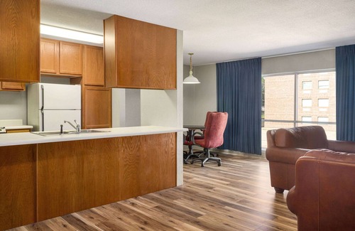 Branson Theater District Hotel | AmericInn by Wyndham Branson & Conference Center