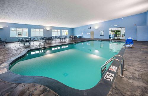 Ashwaubenon Hotel | AmericInn by Wyndham Green Bay Near Stadium