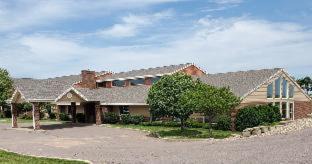 Madison Hotel | AmericInn by Wyndham Madison SD