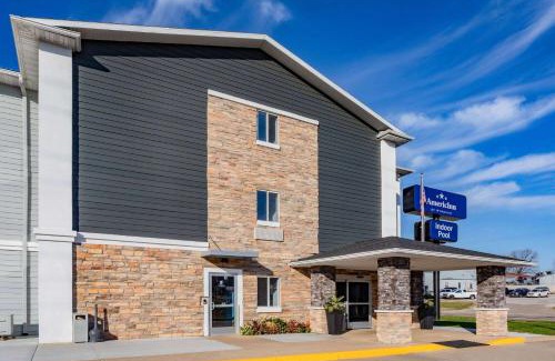 Quincy Hotel | AmericInn by Wyndham Quincy