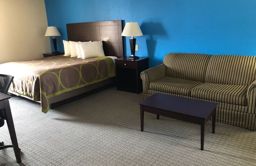 Eau Claire Hotel | AmeriVu Inn & Suites