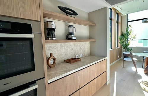 Encino House | Amestoy Modern: Stunning 4BR Estate with Theater & Gym
