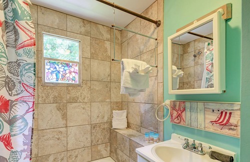 Bradenton Beach House | AMI Lighthouse Cottage-one Minute Walk To The Beach-keyless Locks