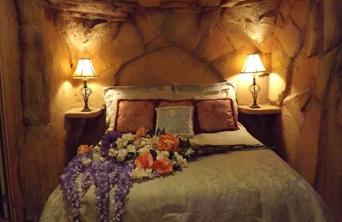 Cedar City Bed & Breakfast | Amid Summer's Inn B&B