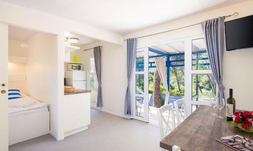 Cove Tri Zala (Zrnovo) Resort | Aminess Planet Camping Port9 Holiday Homes