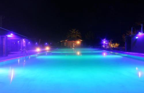 Yatsu Hotel | Amis Droles アミドローラ LIBERTY RESORT
