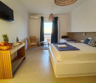 Maragas Bed & Breakfast | Amodari studios on the beach