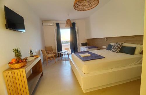 Maragas Bed & Breakfast | Amodari studios on the beach