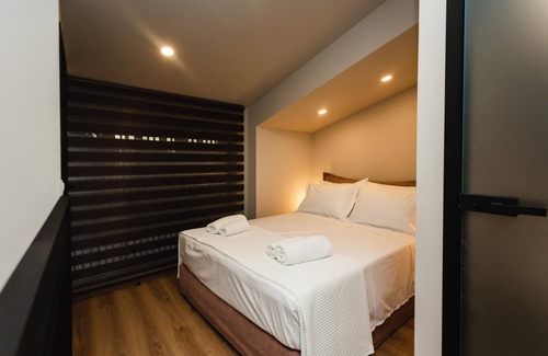 Polichrono House | Amoessa Boutique