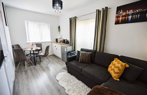 Everton Apartment | Ampee Guest Suite-Free Parking