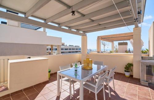 Benajarafe Apartment | Amplio Ático De 2 Habitaciones