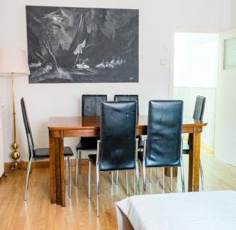 Arapiles Apartment | Amplio apartamento en Chamberí by beBalmy